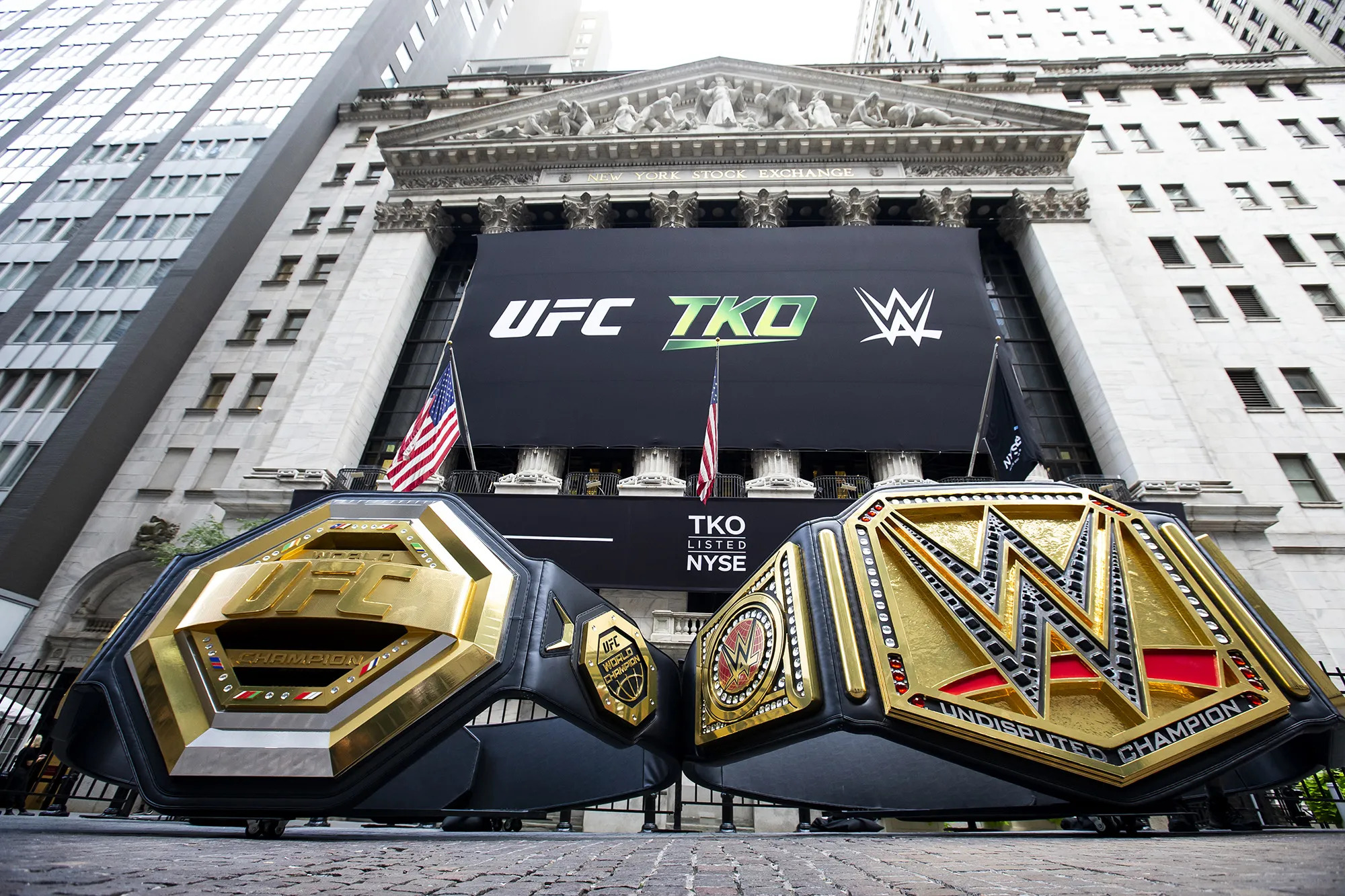 „Kiárusítva – A WWE már nem az a cég, ami régen volt, úgyhogy ne lepődj meg a mostani döntésein.”